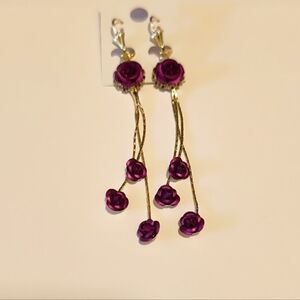 Aretes En Oro Laminado.       Gold Plated / Elegant Purple Rose Dangle Earrings